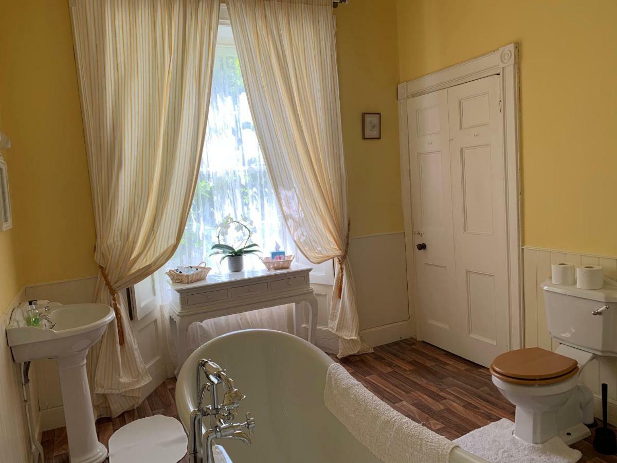 Гостевой дом Boulston Manor Хаверфордуэст Экстерьер фото