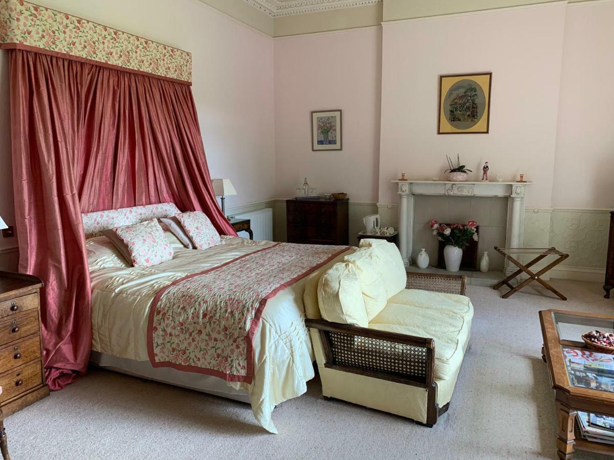 Гостевой дом Boulston Manor Хаверфордуэст Экстерьер фото
