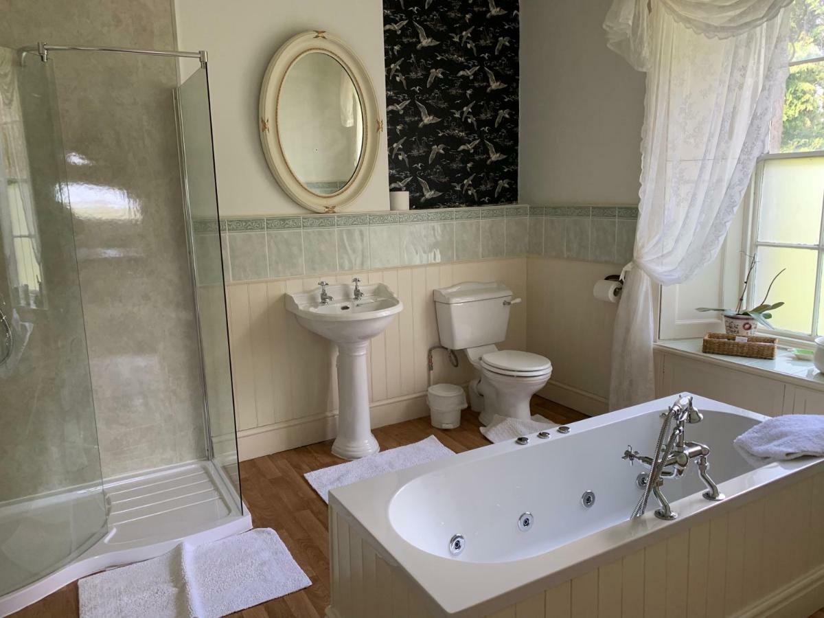 Гостевой дом Boulston Manor Хаверфордуэст Экстерьер фото